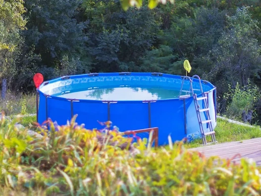 piscine tubulaire bleue