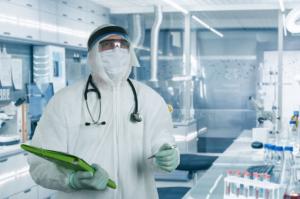 personne qui porte des EPI