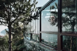 fenêtre en aluminium propre d'une maison